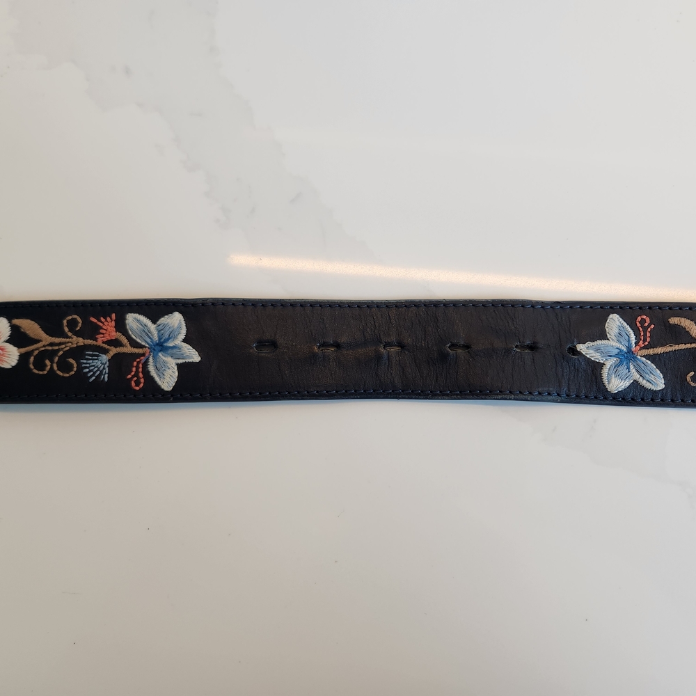 Johnny Was S/M Dark Navy Leather Belt with Floral Embroidery - Picture 7 of 10